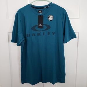 !!!3/$10!!! NWT Oakley Athletic T-Shirt